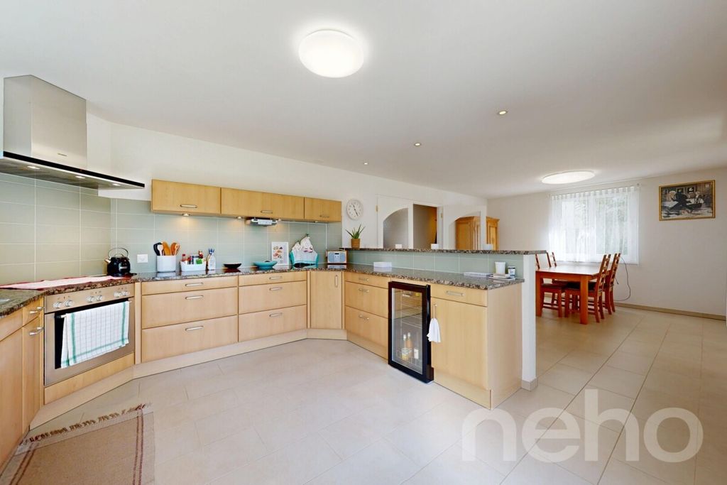 Property photo 3 of 12
