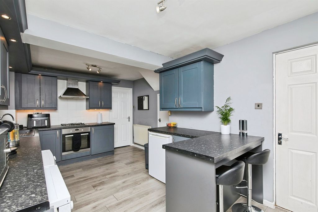 Property photo 2 of 19
