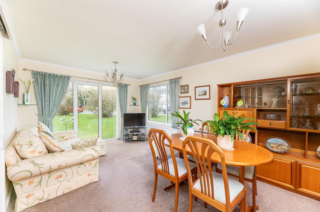 Property photo 2 of 18 Sitting Room