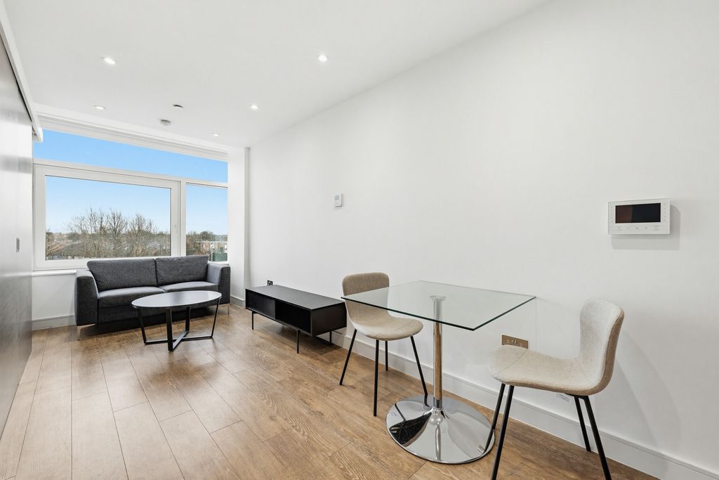 Property photo 3 of 13