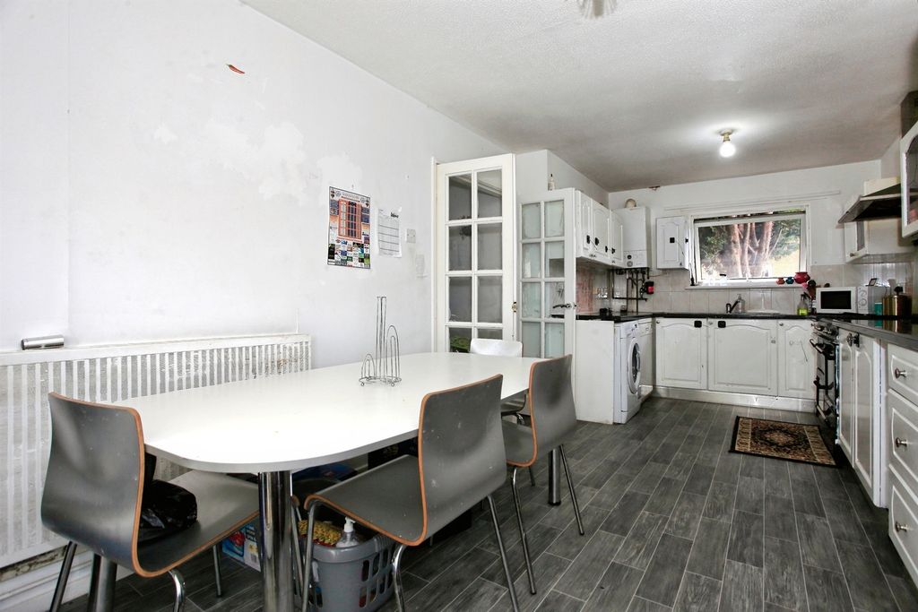 Property photo 3 of 17 Kitchen / Diner