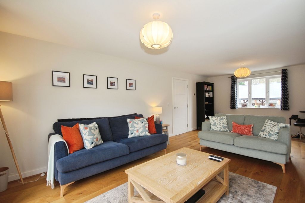 Property photo 2 of 19 Pbox-Img.Jpg