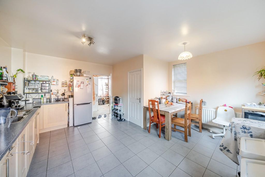 Property photo 3 of 18 Kitchen Diner.Jpg