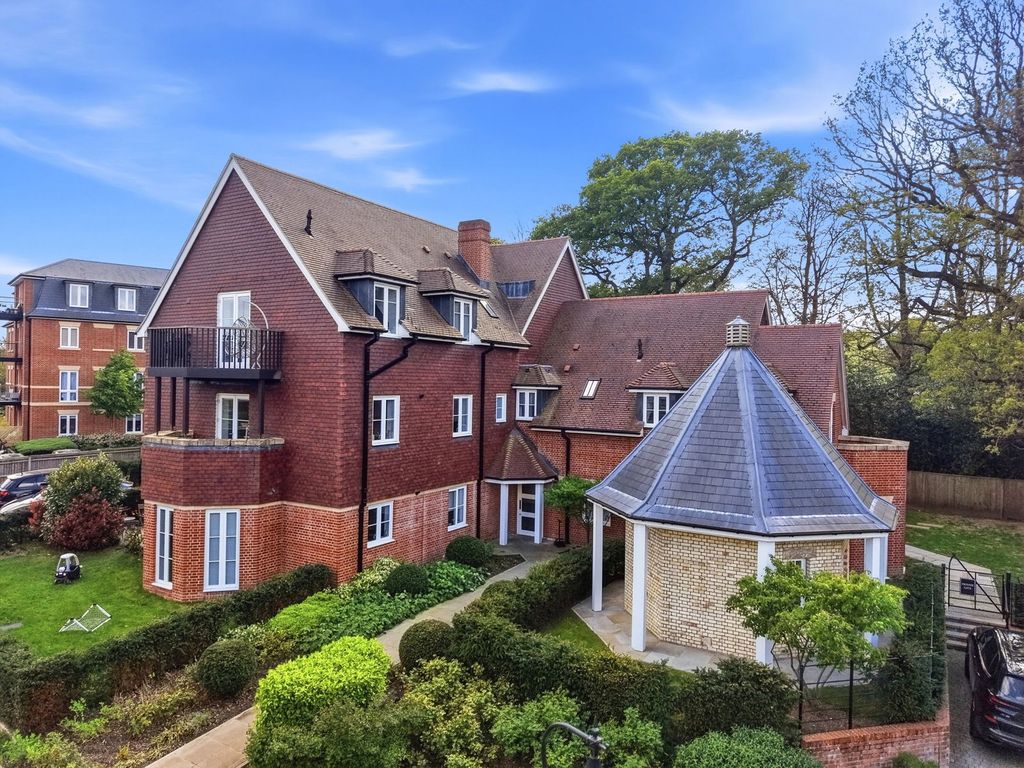 Property photo 1 of 18