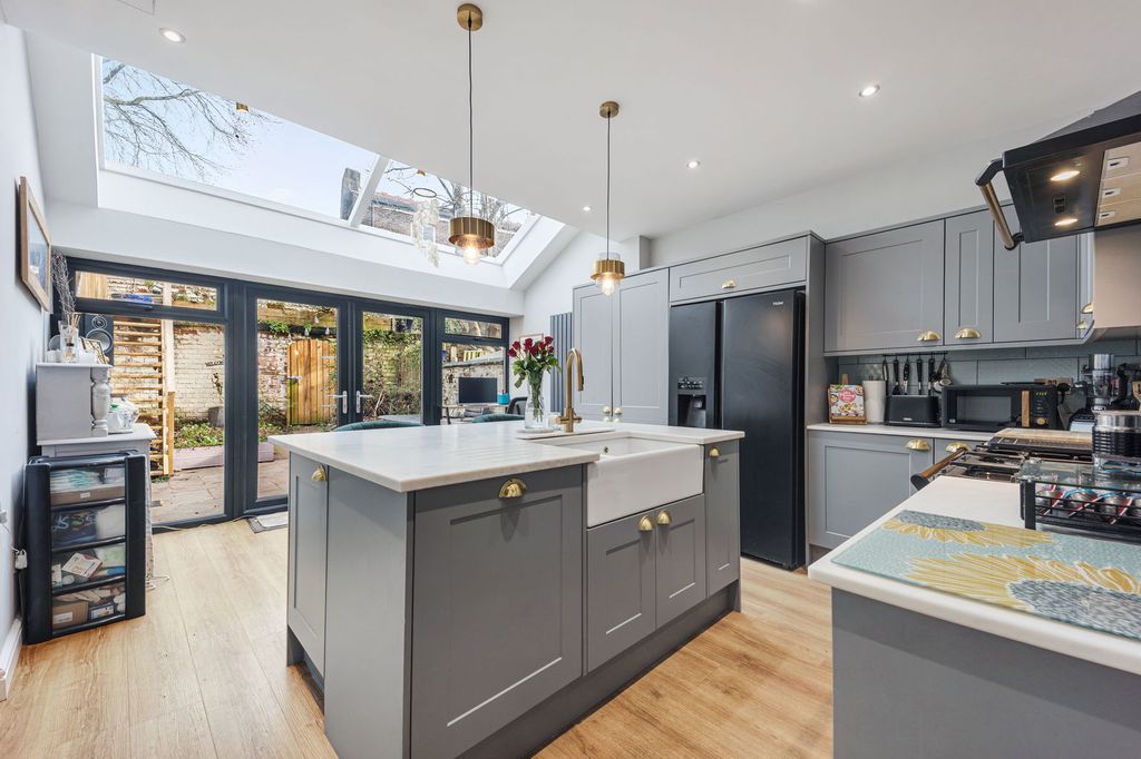 Property photo 3 of 33