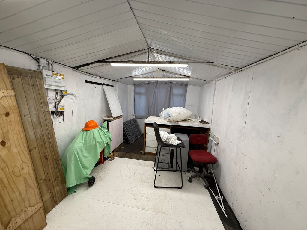 Property photo 2 of 3