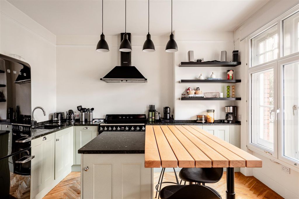 Property photo 3 of 17 Avonmore Gardens-3.Jpg