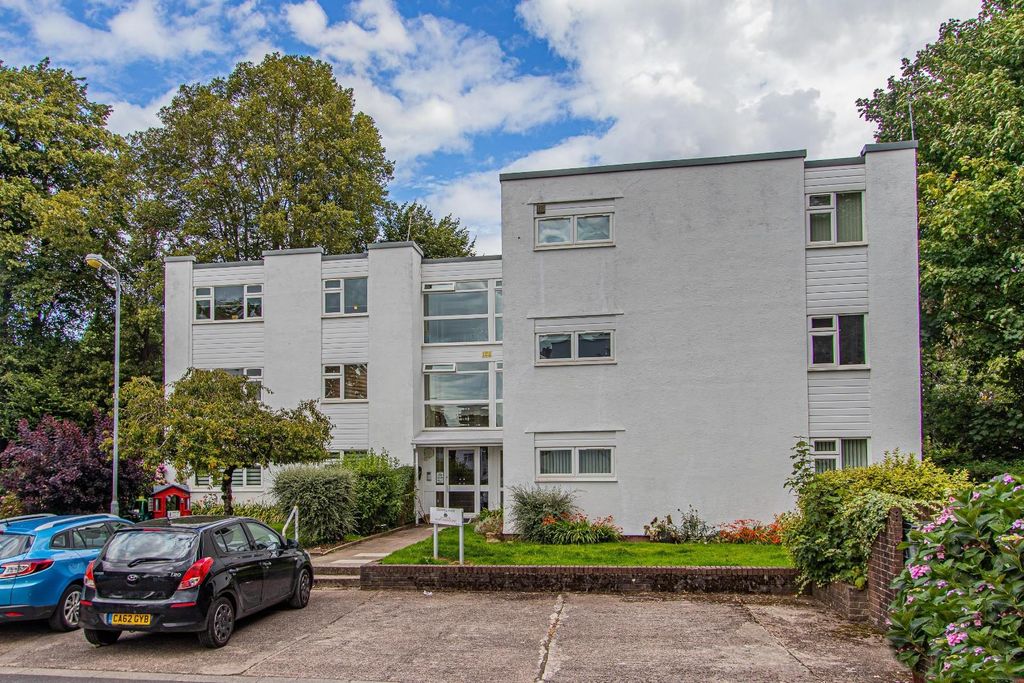 Property photo 1 of 10 Cromwell House 16-12.Jpg