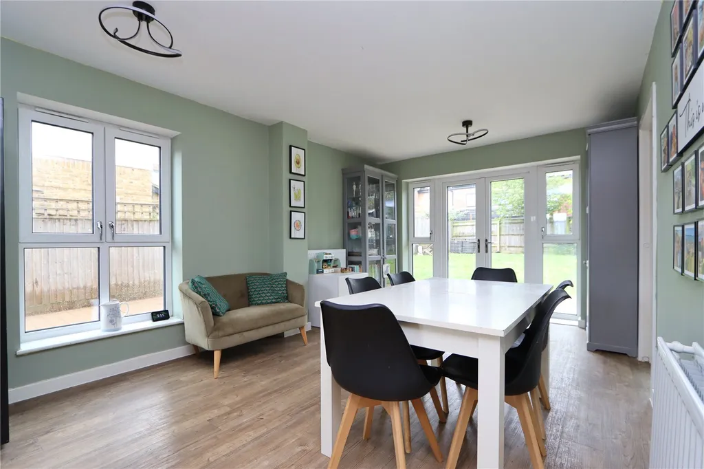 House in Oakgrove MK10 - More