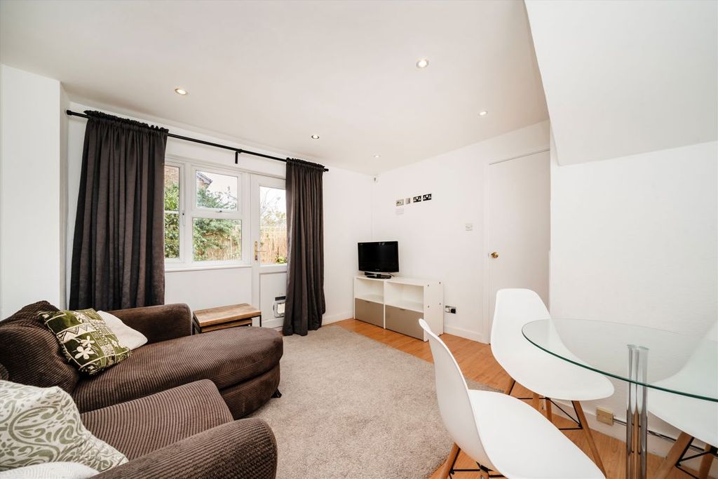 Property photo 2 of 5