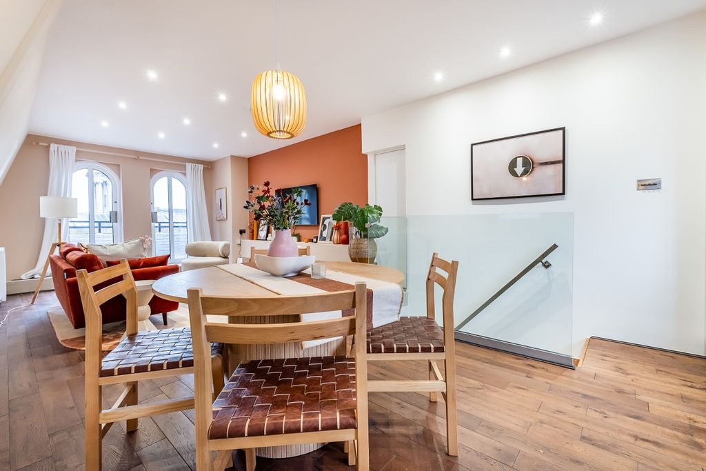 Property photo 3 of 19 Curzon-Street-03