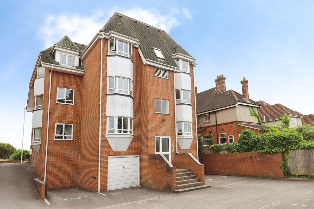 Property photo 1 of 6