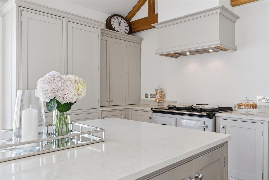 Property photo 3 of 26 New7-8203E19586813F7Aa36cd939c01c2536.Jpg