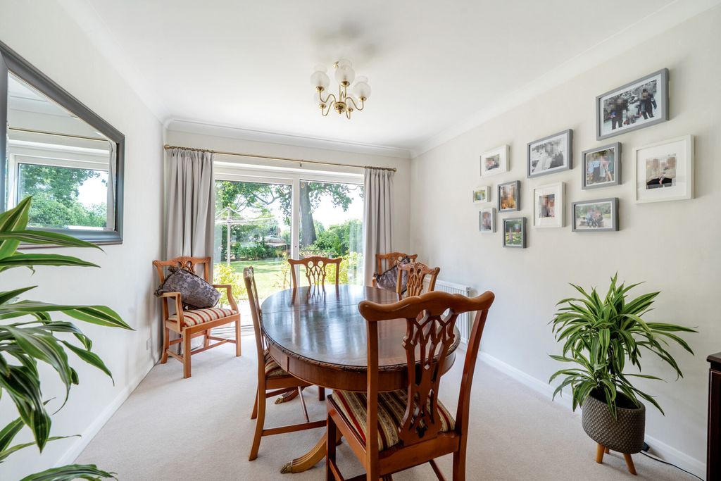 Property photo 3 of 21 1297108-22-682c77...