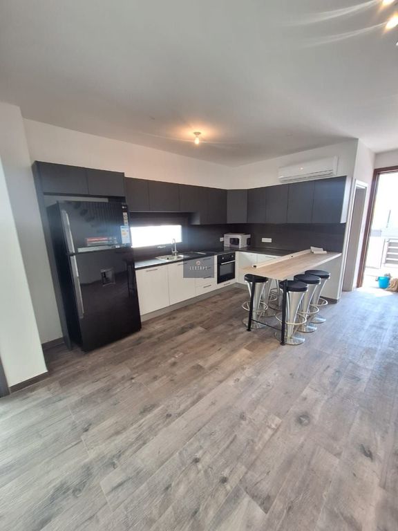 Property photo 3 of 25