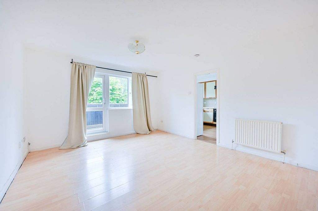 Property photo 3 of 8