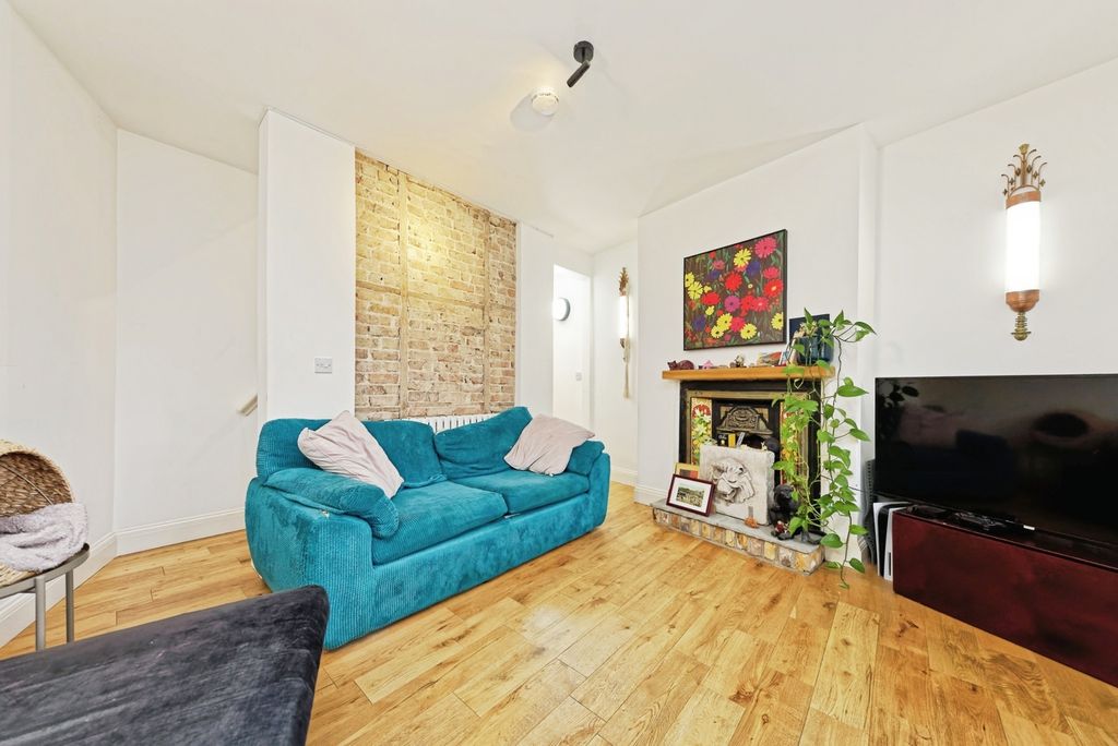 Property photo 3 of 16 Photo