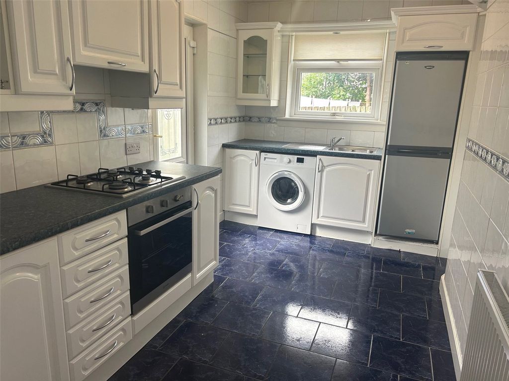 Property photo 3 of 7 Kitchen