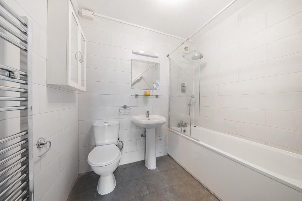 Property photo 3 of 14 Bathroom