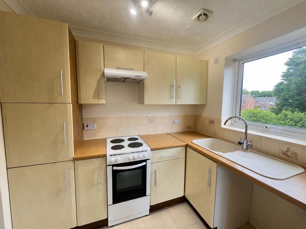 Property photo 3 of 7 Kitchen