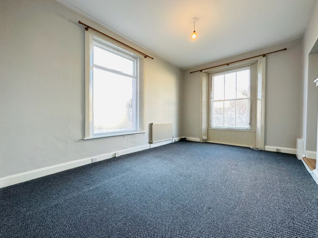 Property photo 3 of 10 Living Room