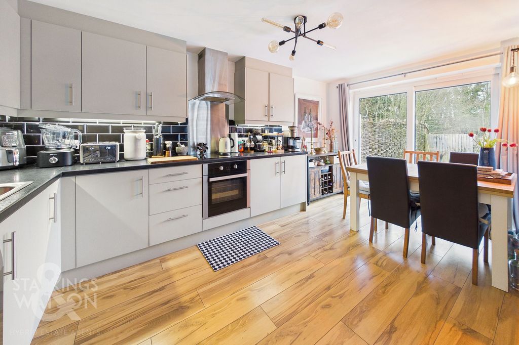 Property photo 3 of 28