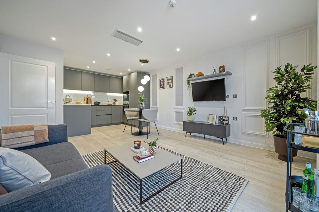 Property photo 2 of 16 1453396-1-69F337c...
