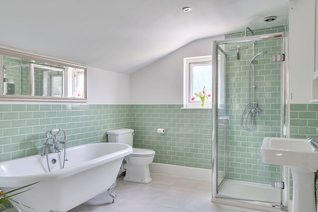 Property photo 2 of 17 Bathroom