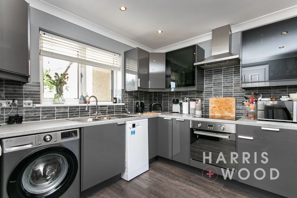 Property photo 2 of 27 3915833