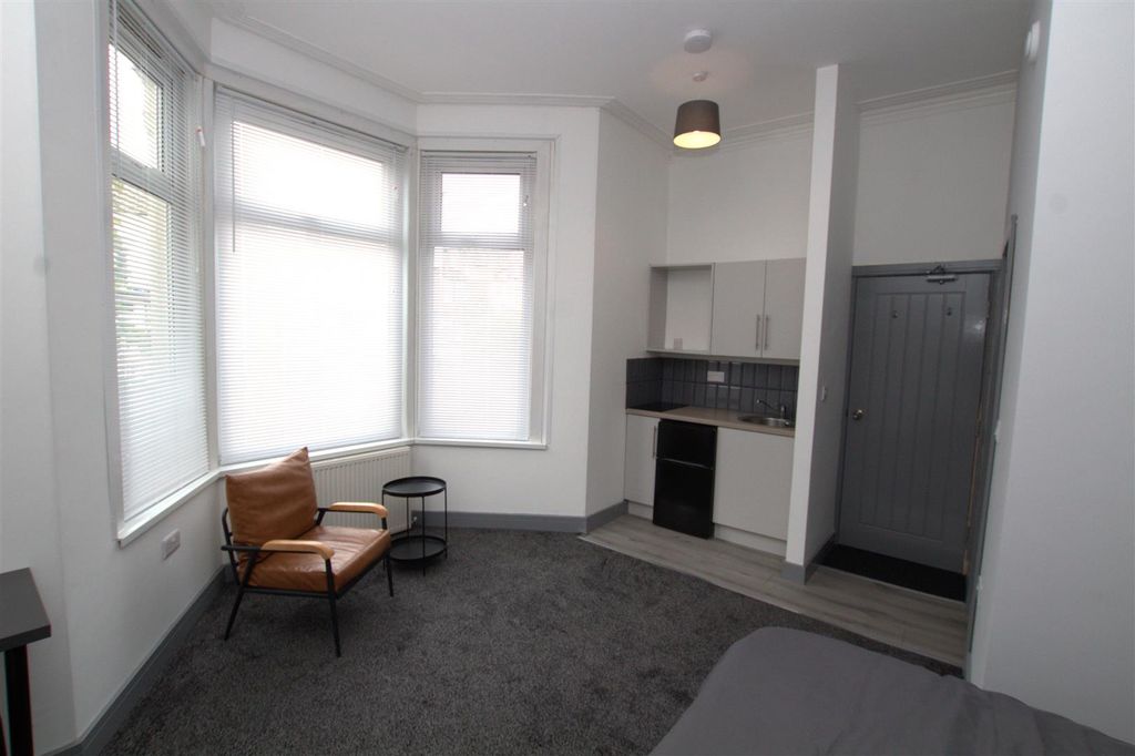Property photo 2 of 13 Flat 7.Jpg