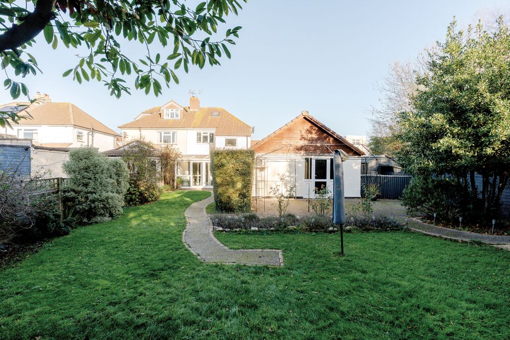 Property photo 3 of 31 Photo 36