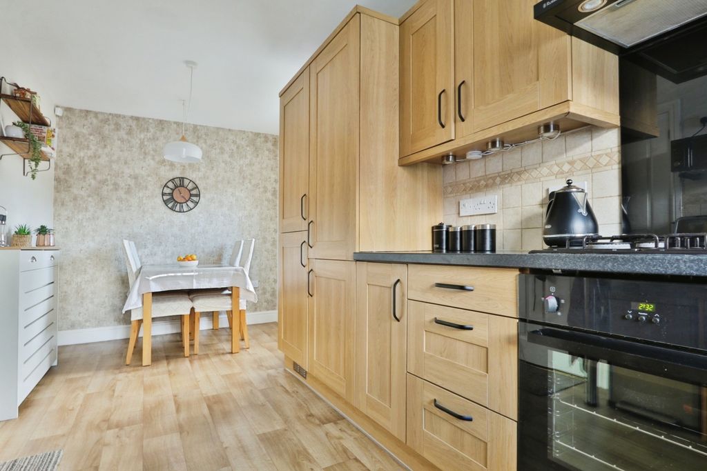 Property photo 2 of 23 4195555