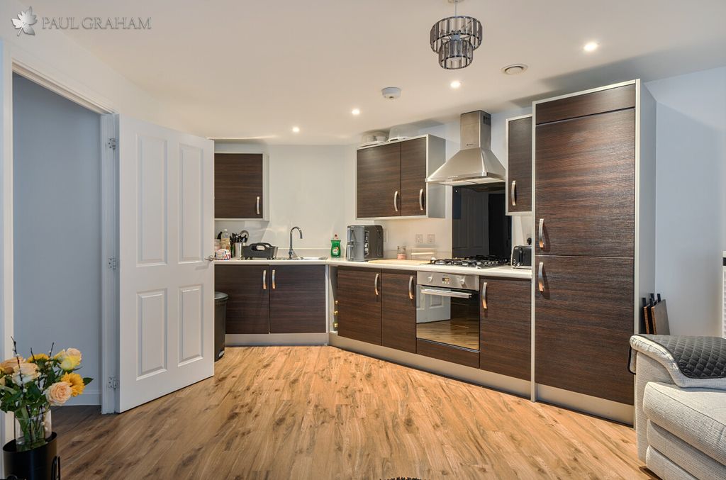 Property photo 3 of 11 8Dd7c75B-d0d4-4A87-B9d7-35A3c977B53d
