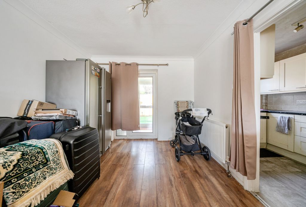 Property photo 3 of 19 1359318-4-68Dbee0...