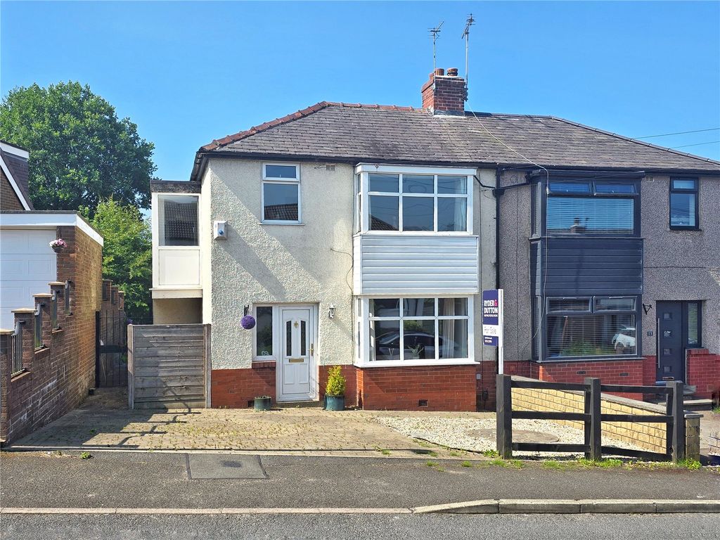 Property photo 1 of 25 Paved Driveway