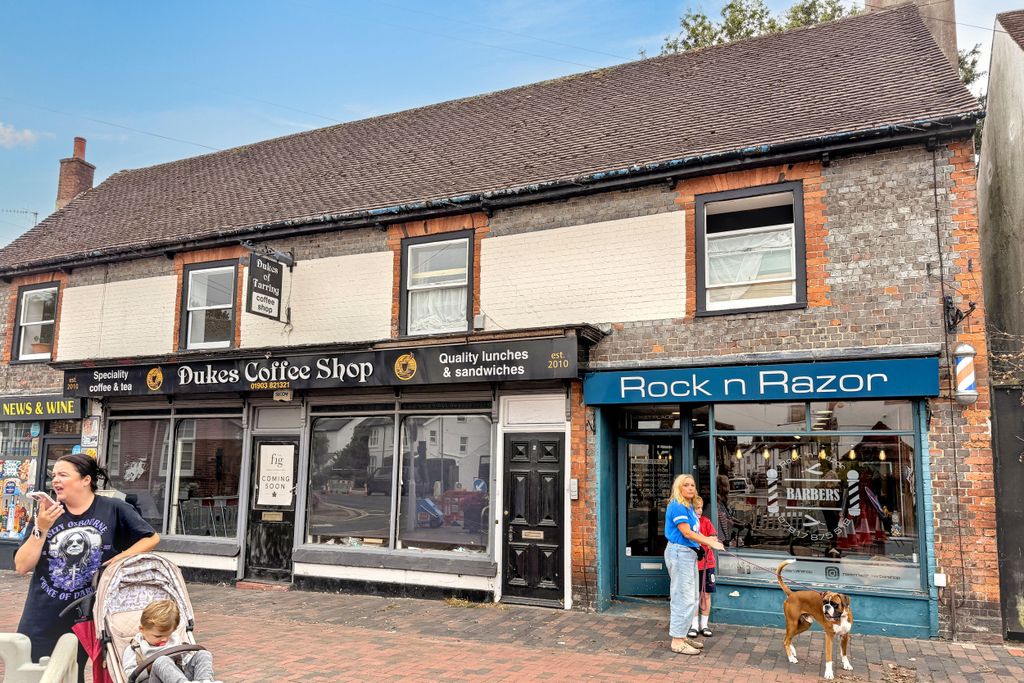 Property photo 2 of 4 Market House, Church Road, Worthing Bn13 1Hf