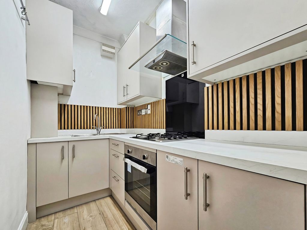 Property photo 2 of 11 Kitchen