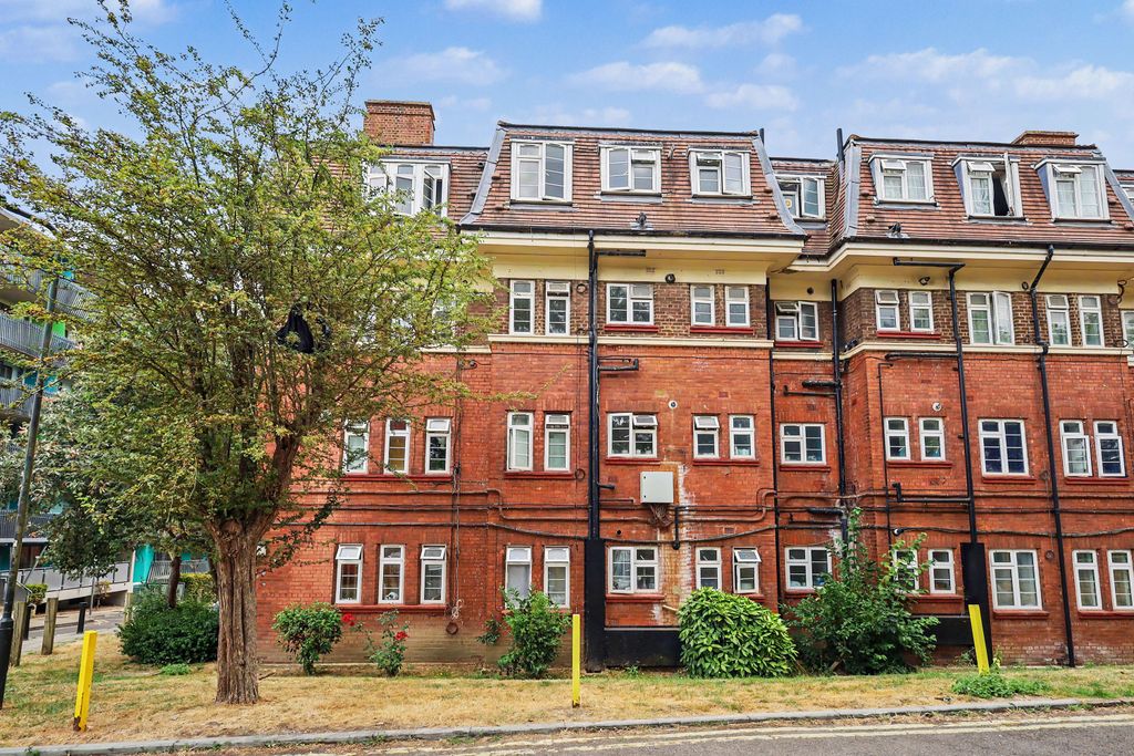 Property photo 2 of 10 47 Alexandra Court, Empire Way, Wembley, Ha9 0Qx