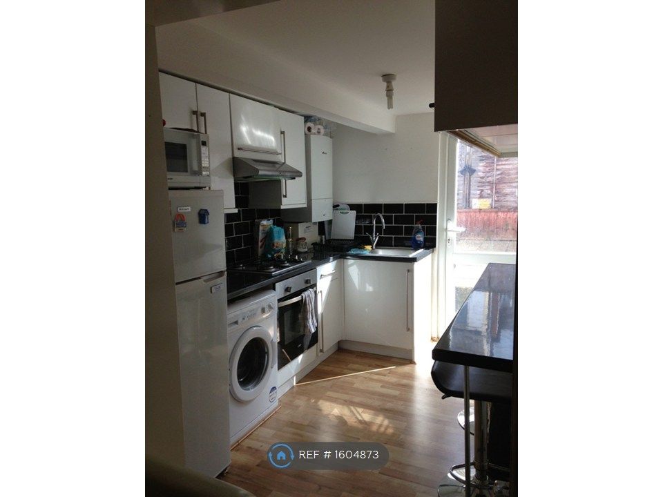 Property photo 2 of 5 Kitchen