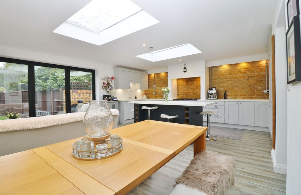 Property photo 2 of 29