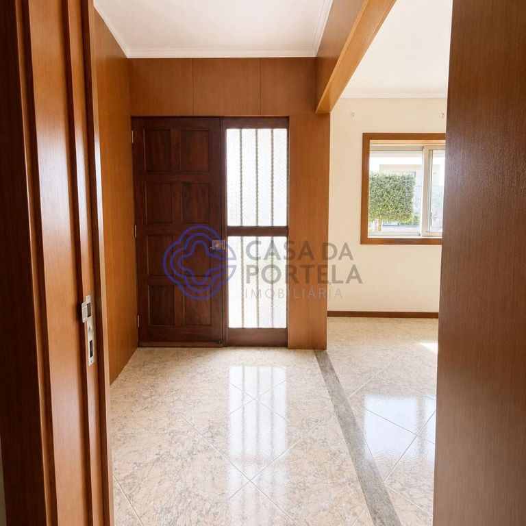 Property photo 3 of 27