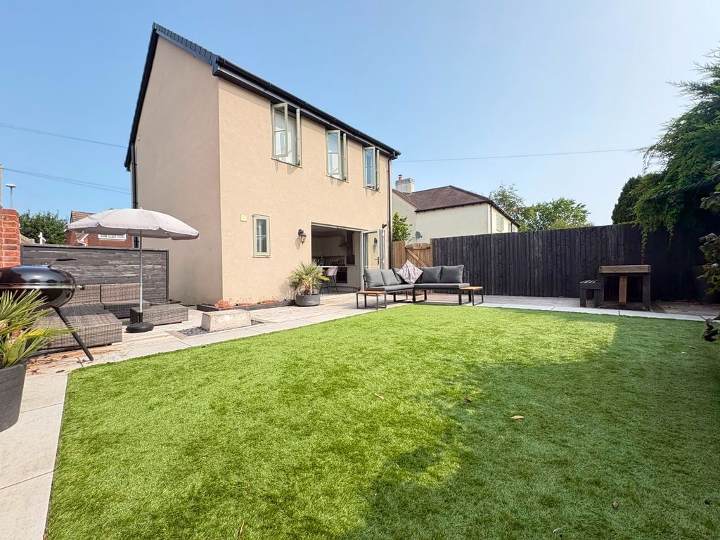 Property photo 2 of 35