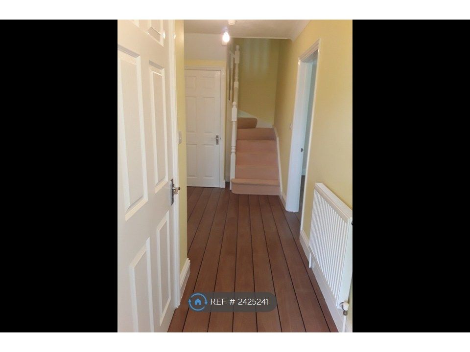 Property photo 3 of 19 Hallway