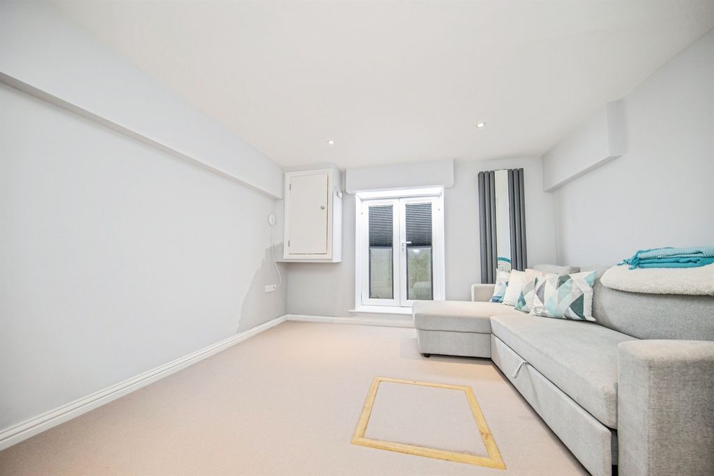 Additional image 14 of 3 bed flat for saleRibbans Park Road, Ipswich IP3