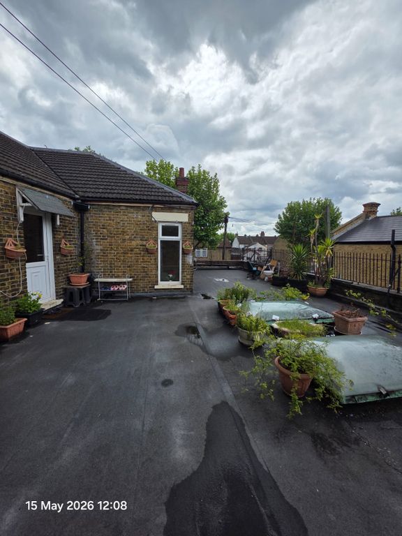 Property photo 1 of 6 4 Bed Flat To Rent High Street South, East Ham E6