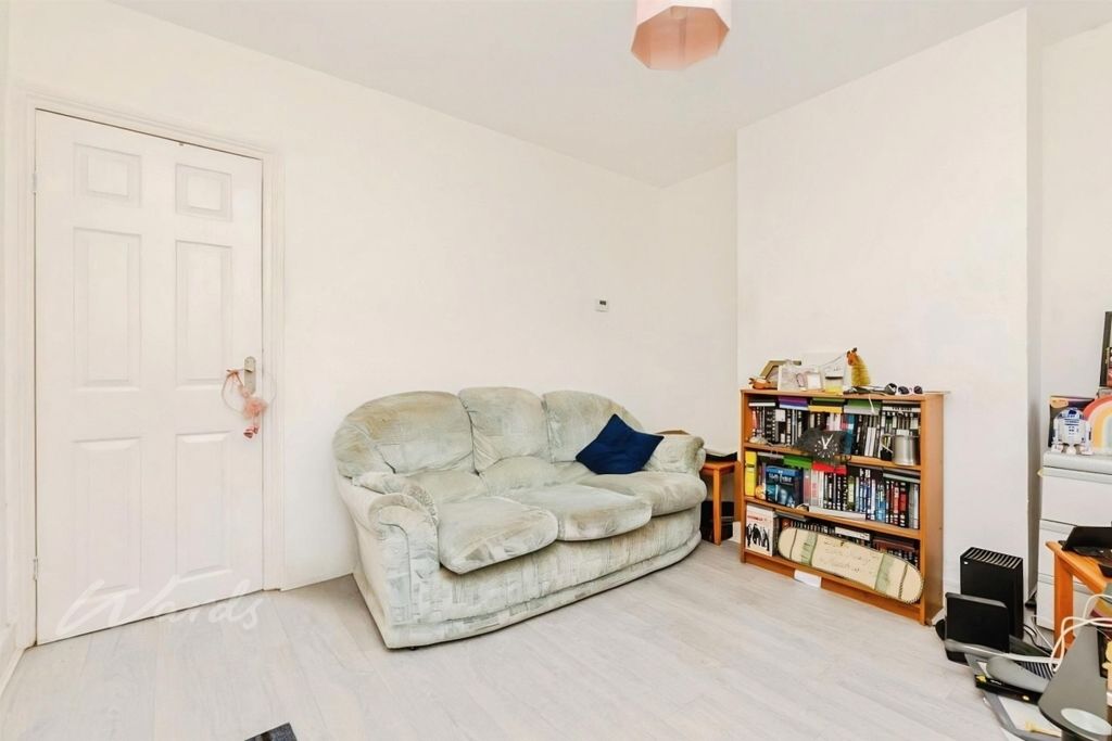 Property photo 3 of 4 James Lounge