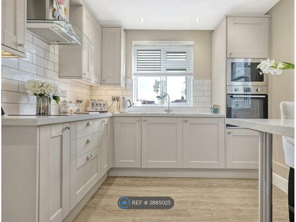Property photo 1 of 10 Kitchen