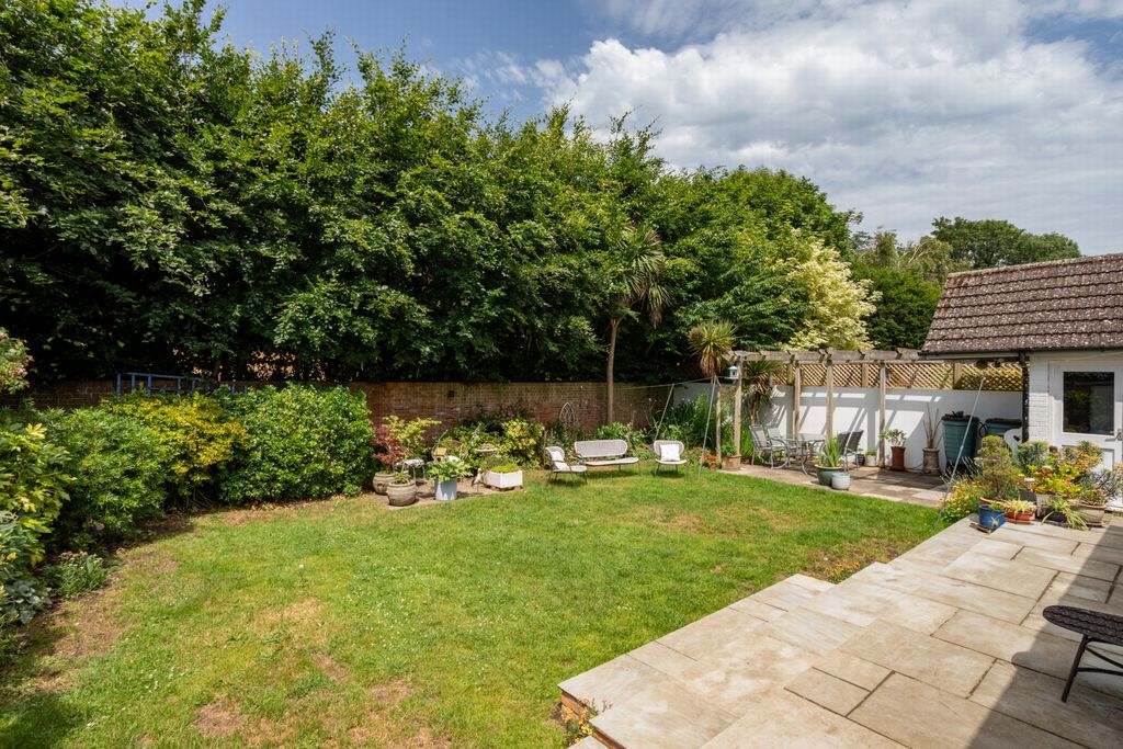 Property photo 2 of 37 Garden