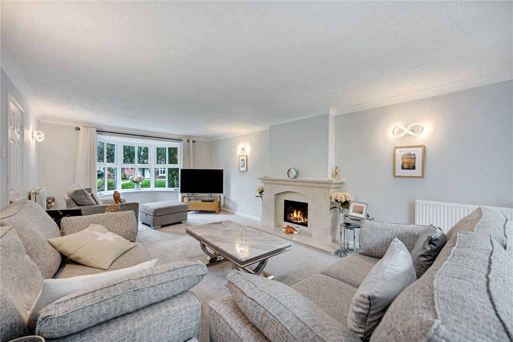 Property photo 2 of 23 Living Room