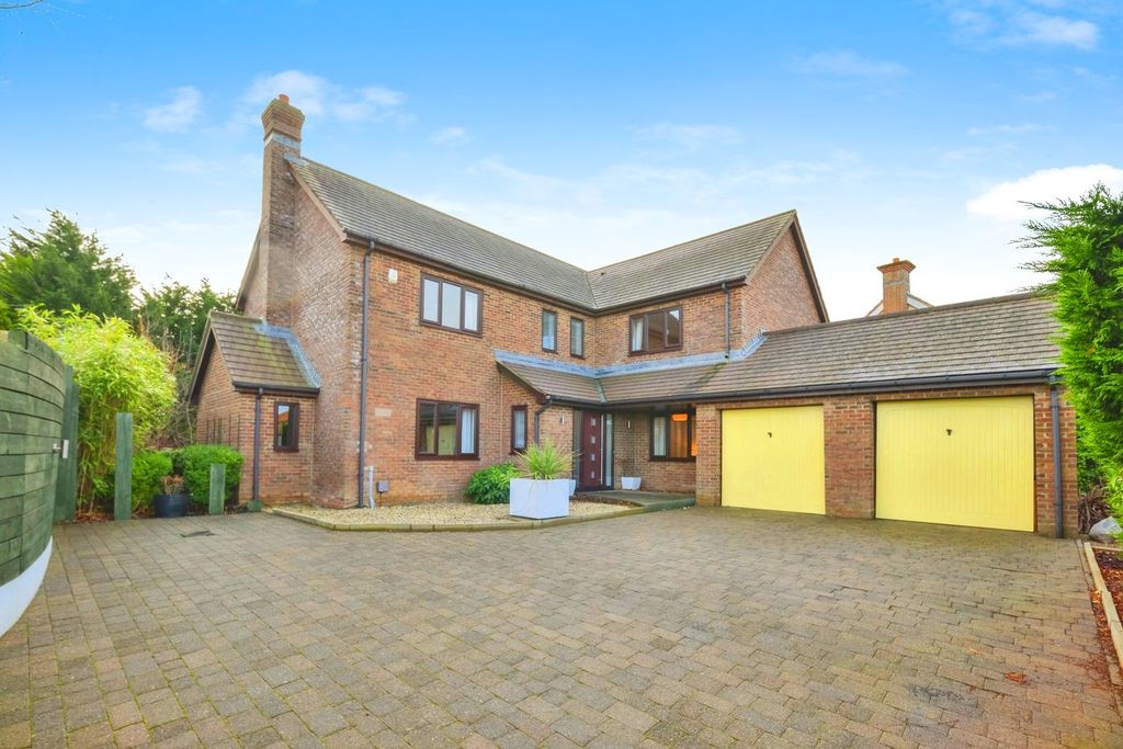 Property photo 1 of 28